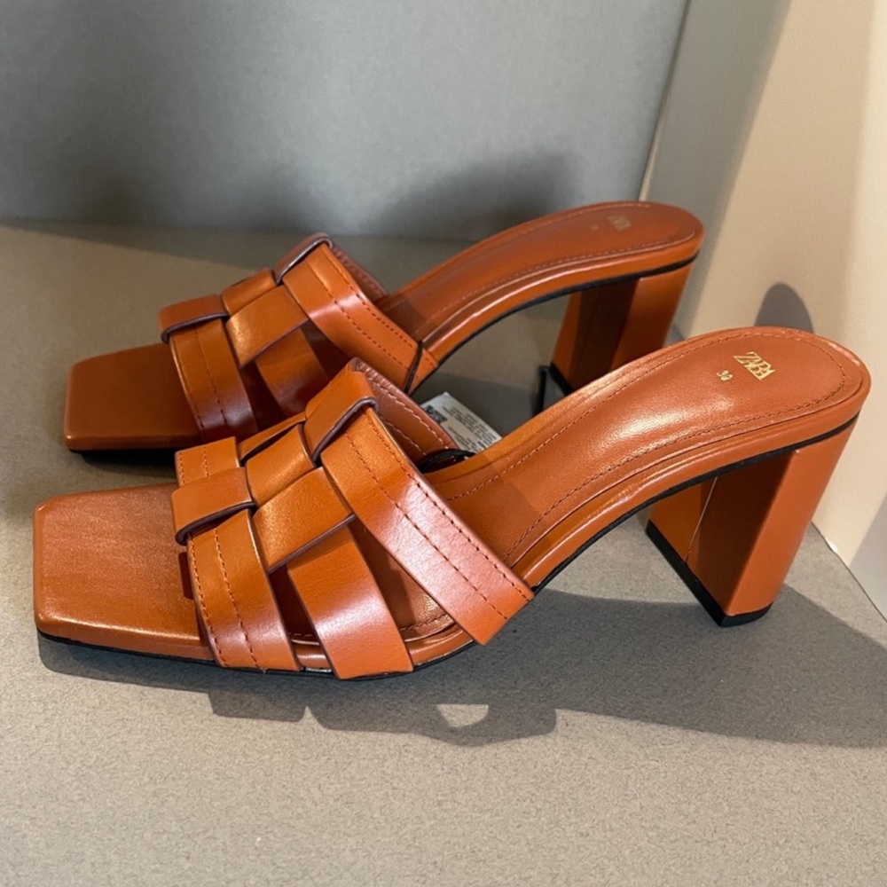 💫Zara Leather Block Heel Sandals - New💫